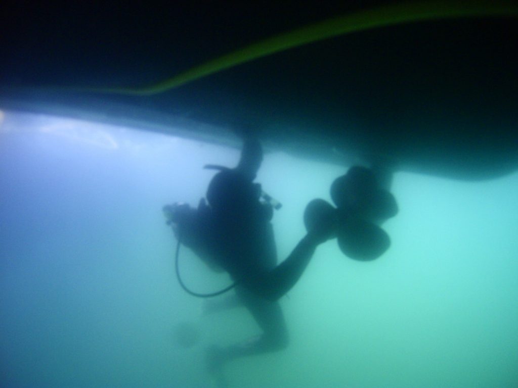 Underwater dive propellor cleaning